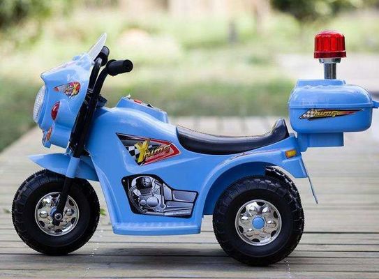 Стильный проезд на игрушечном детском электрическом мотоцикле с музыкой и светом